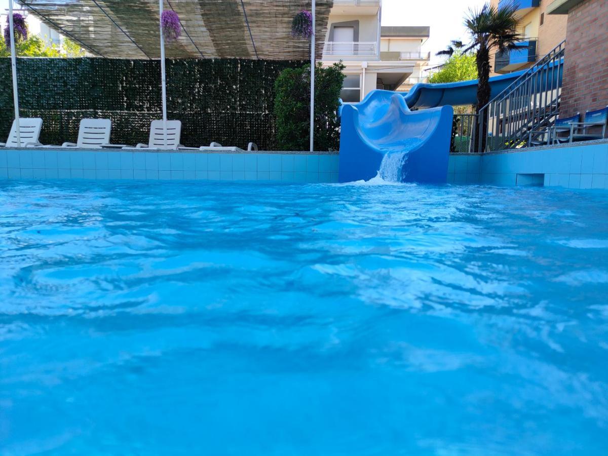 Club Hotel Residence Чезенатико Экстерьер фото