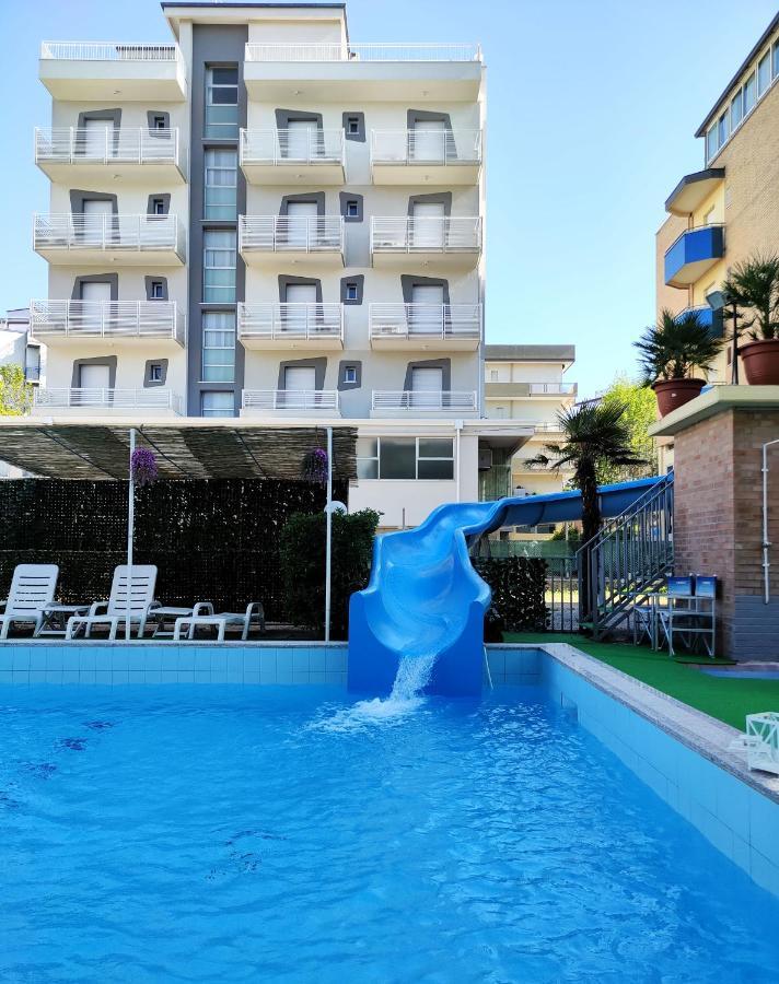 Club Hotel Residence Чезенатико Экстерьер фото