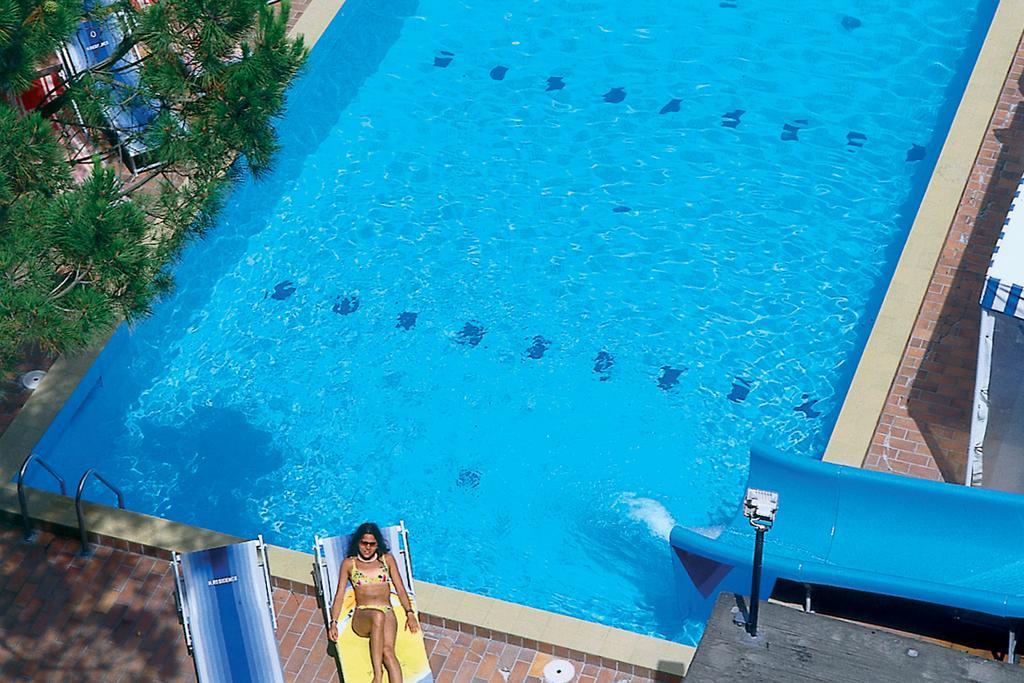 Club Hotel Residence Чезенатико Экстерьер фото