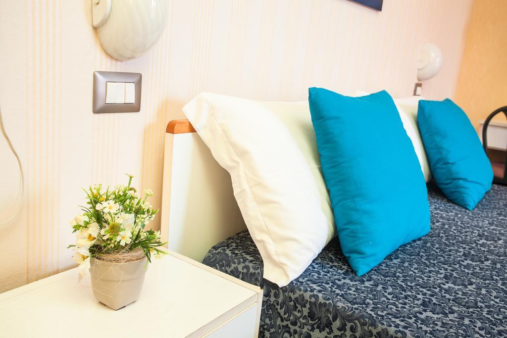 Club Hotel Residence Чезенатико Экстерьер фото